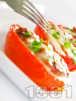 Пълнени печени домати с гъби и сирене моцарела - снимка на рецептата